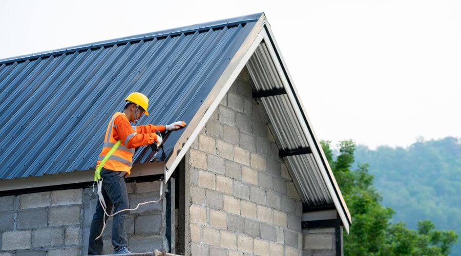 Professional residential roofers in Decatur, MI